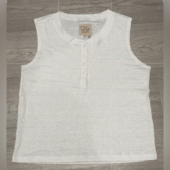 Chaser white tank with 4 buttons at top - Picture 1 of 2